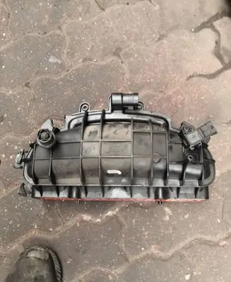 Ford Focus Intake manifold BM5G9424D
