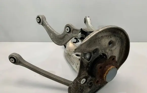 Rear wheel hub spindle/knuckle