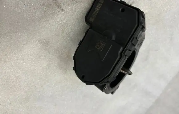 Mercedes-Benz E W212 Throttle valve A6510900370 6510900370