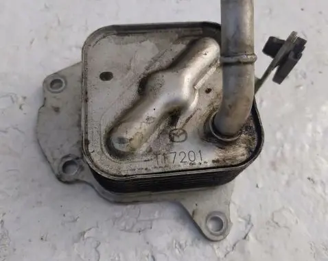 Mazda CX-3 Oil filter mounting bracket