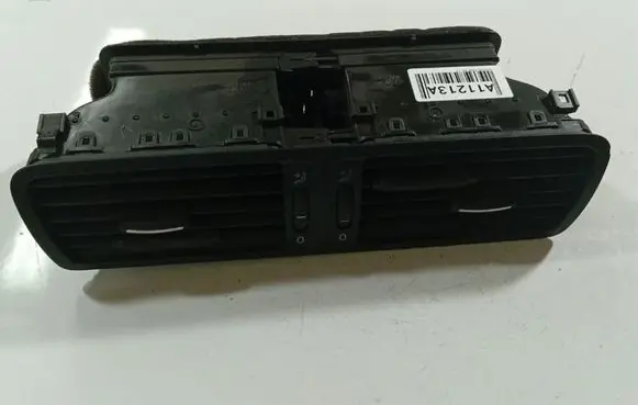 Volkswagen PASSAT B6 Dash center air vent grill 3C1819728E