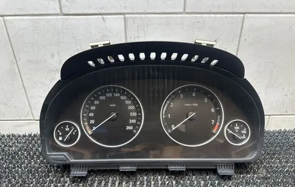 BMW 5 F10 F11 Speedometer (instrument cluster) 25811511 9280477 2232256