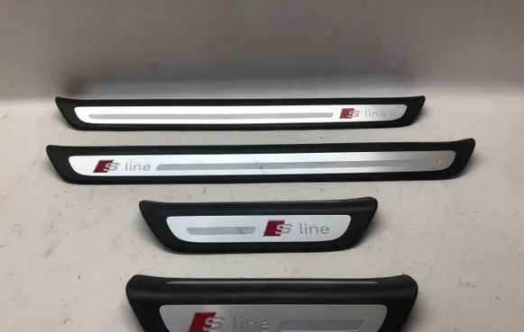 Audi Q3 8U Rear sill trim cover 8U0853376A