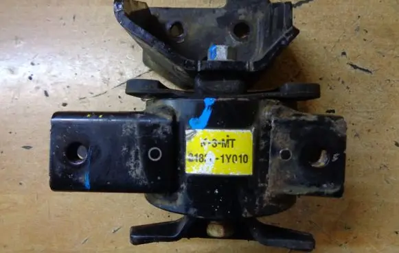 KIA Picanto Engine mount bracket 218301Y010
