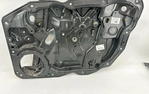 Volkswagen Touareg II Front window lifting mechanism without motor 7P6837756B