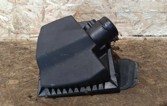 Opel Zafira C Air filter box 42418584
