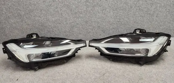Volvo XC60 Headlights/headlamps set 32133545SCZ 32133544 32133545