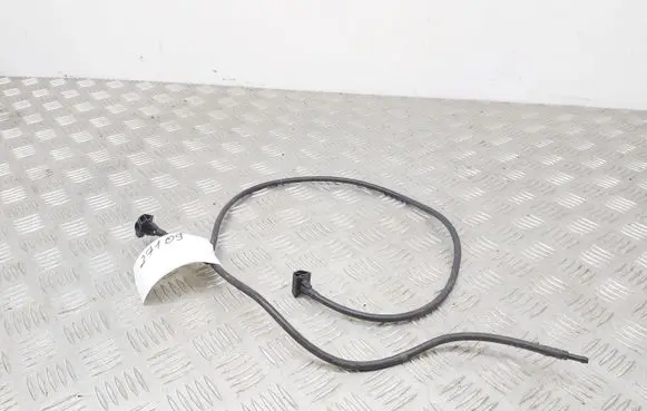 Nissan X-Trail T32 Windshield washer spray nozzle 