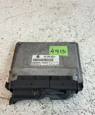 Skoda Fabia Mk1 (6Y) Engine control unit/module 03E906033A 5WP4012007