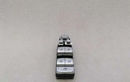 BMW M5 F90 Hazard light switch 6847099