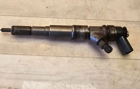 BMW 1 E81 E87 Fuel injector 0445110216