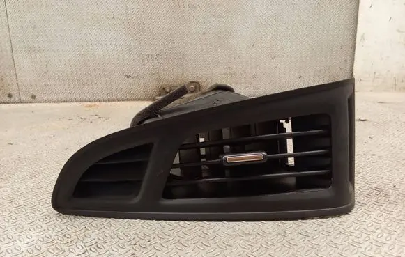 Ford Focus Dashboard side air vent grill/cover trim BM51018B09