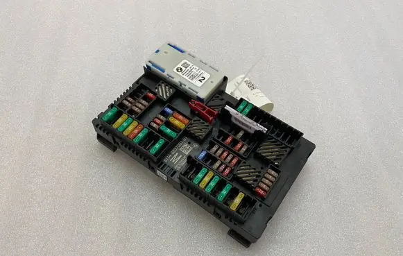 BMW 7 G11 G12 Fuse module 6839218