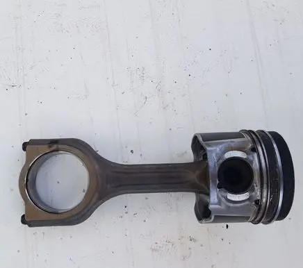 Peugeot 5008 Piston with connecting rod