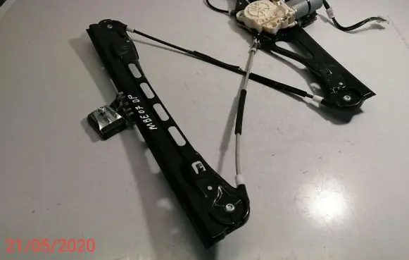 Mercedes-Benz E W211 Front door window regulator with motor A2117200246