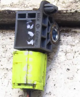 Nissan Qashqai Airbag deployment crash/impact sensor 1111