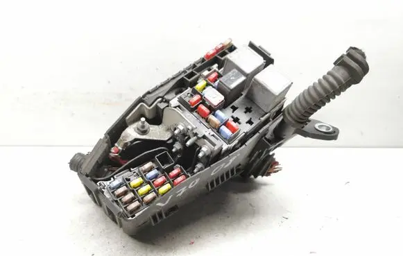 Volvo V70 Fuse module 6G9T14A076MA 5G9T14A067CA