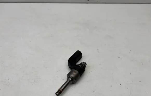 Volkswagen Golf Plus Fuel injector 03C906036M