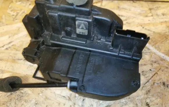 Nissan Navara Front door lock 03406C AFRC
