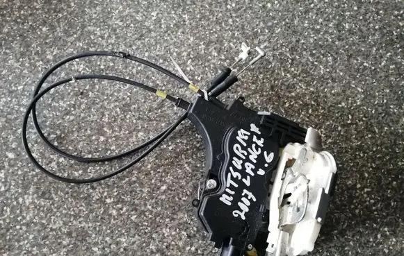 Mitsubishi Lancer X Rear door lock