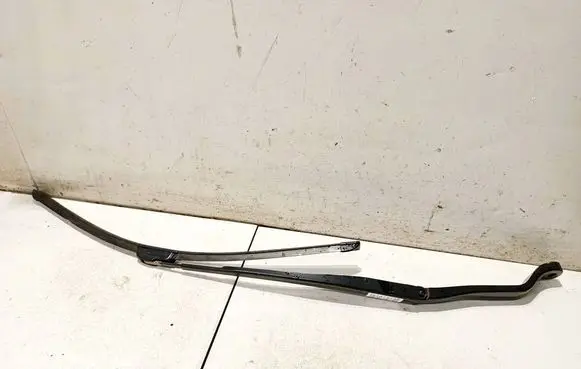 Front wiper blade arm