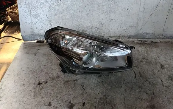 Nissan Qashqai Headlight/headlamp