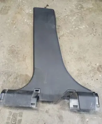Mitsubishi Outlander (B) pillar trim (bottom) 7211A141