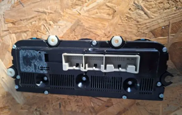 Volkswagen PASSAT B6 Climate control unit 74677512