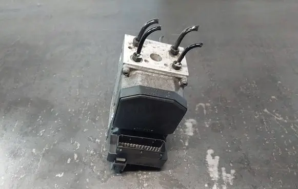 Volkswagen PASSAT B5 ABS Pump 8E0614111AH 0265220525 0273004358