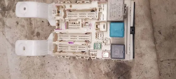 Toyota Prius (XW20) Fuse module 5F221135 9139A 04295E14