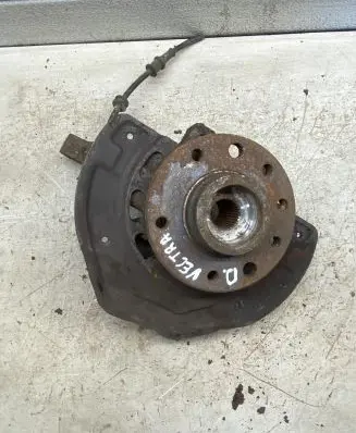 Opel Vectra B Front wheel hub