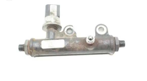 Land Rover Discovery 3 - LR3 Fuel main line pipe 4R8Q9C066AC