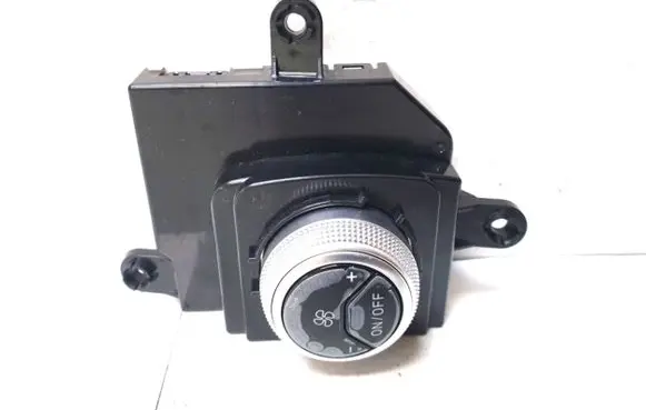 Hyundai Santa Fe Air conditioner control unit module 