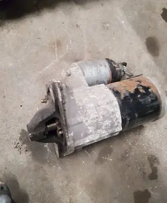 Opel Vivaro Starter motor 233003248R M000T39372