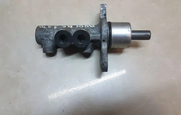 Audi A6 S6 C5 4B Master brake cylinder