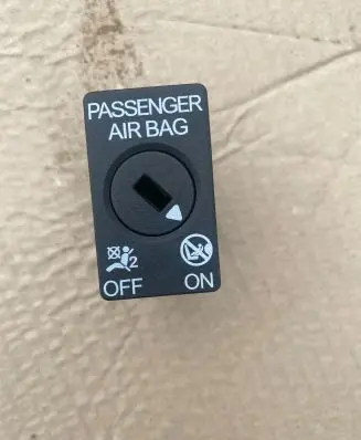 Passenger airbag on/off switch