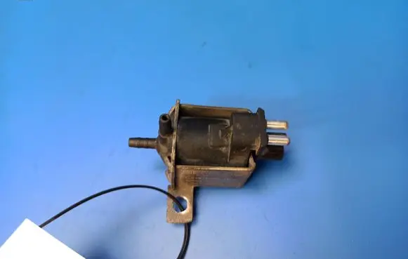 Mercedes-Benz 380 560SEC C126 Vacuum valve 0015407097