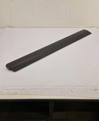 Volkswagen Touareg I Front door trim (molding) 7L6837787D