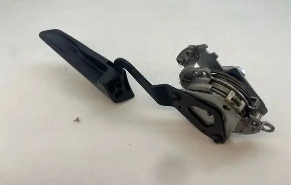 Volkswagen PASSAT B6 Seat adjustment handle 3C0882252