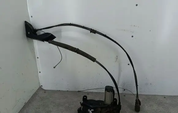 Peugeot 1007 Sliding door motor assembly 