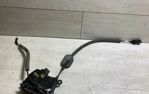 Renault Clio V Rear door lock 825007311R