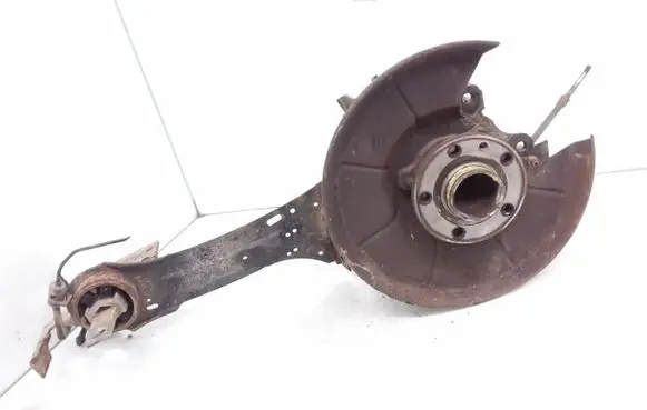 Rear wheel hub spindle/knuckle