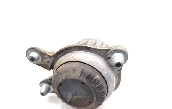 Mercedes-Benz C W205 Engine mount bracket A2052406617