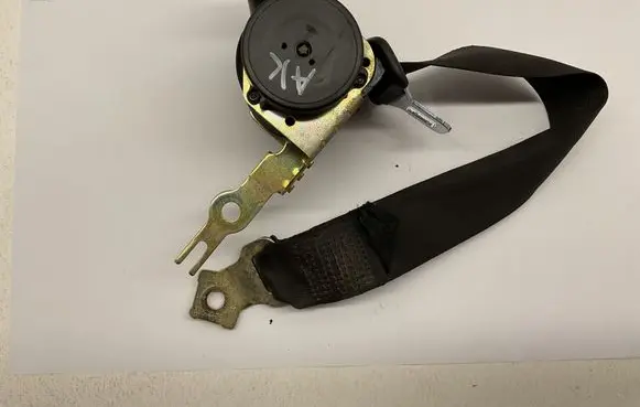 BMW 3 E46 Front seatbelt 0393182