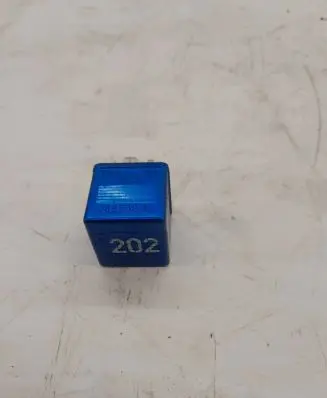 Volkswagen PASSAT B5 Other relay 8A0951253