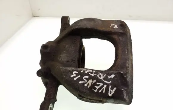 Toyota Avensis T270 Front brake caliper