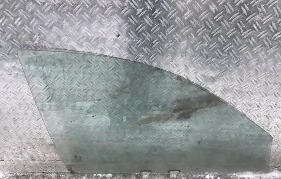 Hyundai Lantra I Front door window glass four-door