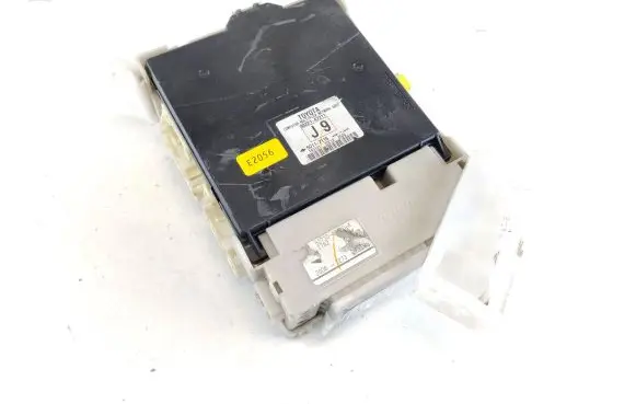 Toyota Prius+ (ZVW40) Fuse module 8922147211 50117115