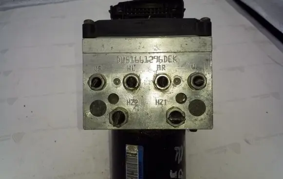 Volkswagen PASSAT B6 ABS Pump 3C0614095N 15594302 15594402D