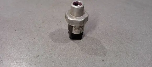 Volkswagen PASSAT B5.5 Air conditioning (A/C) pressure sensor 8D0959482B 40S21 3020ADG2